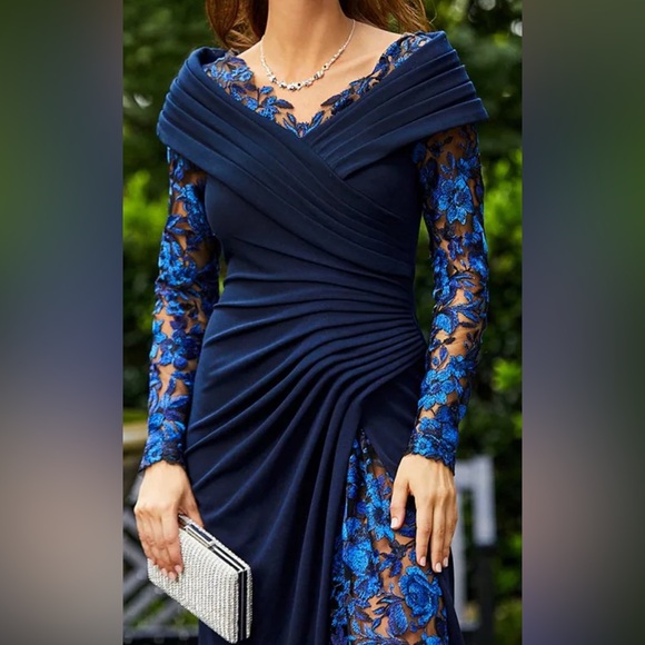 Tadashi Shoji Dresses & Skirts - Tadashi Shoji Elegant Navy and Blue Floral Lace Gown